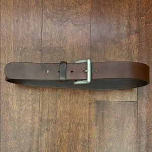 Vintage Guess Women’s Brown Leather Belt with Nickel Toned Buckle, Size Small